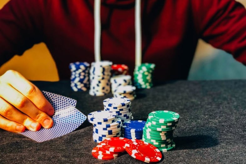 Nguyên liệu được dùng để tạo ra Chip Poker Là Gì